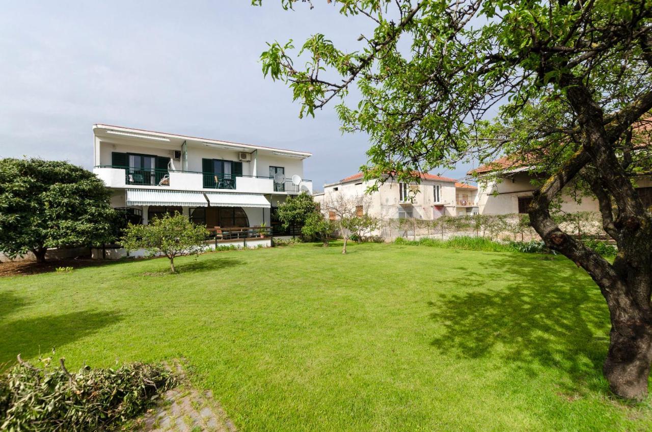 Apartments Katja Trogir Bagian luar foto